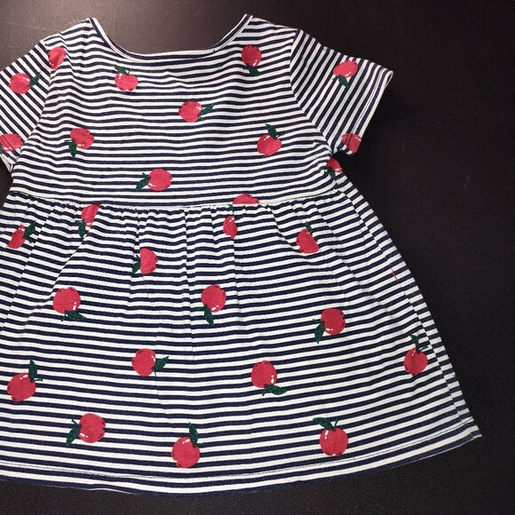 Pre-Owned Children's Place 2-Piece Matching Apples Printed on White & Navy Blue - Picture 12 of 13